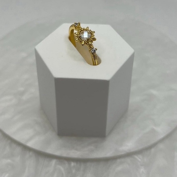 Ring‎ - Picture 3 of 5